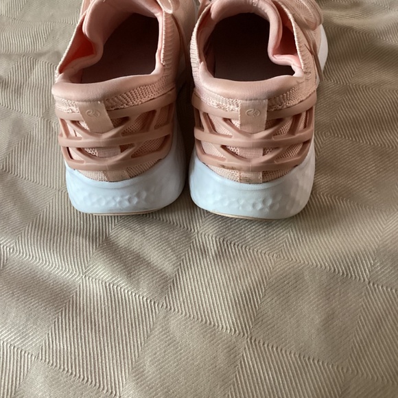 KIZIK Athens Peaches N'Cream Hands Free Slip-On/Tie Sneakers Women’s 9 Men’s 7.5 - Picture 3 of 5